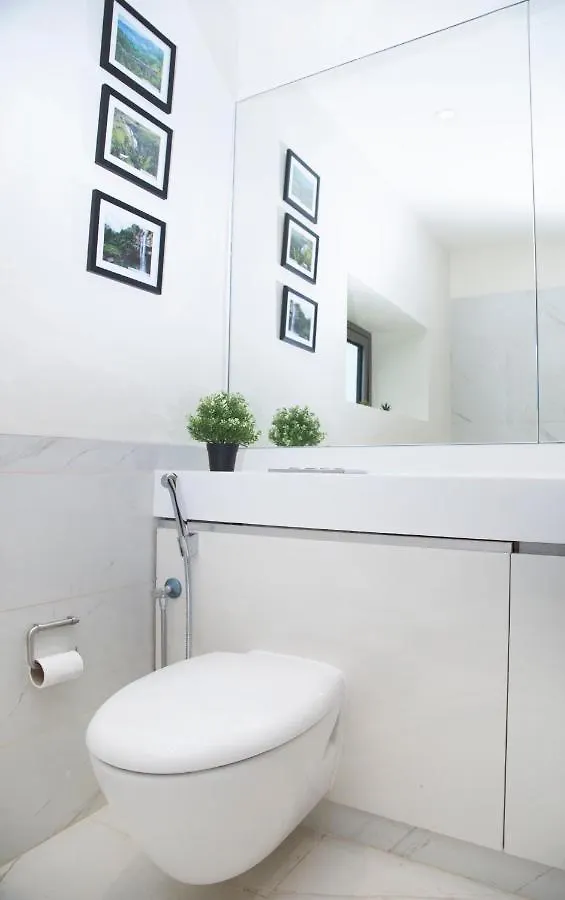 Cinnamon Life - Luxury 2 Bedroom Apartment Overlooking Colombo City